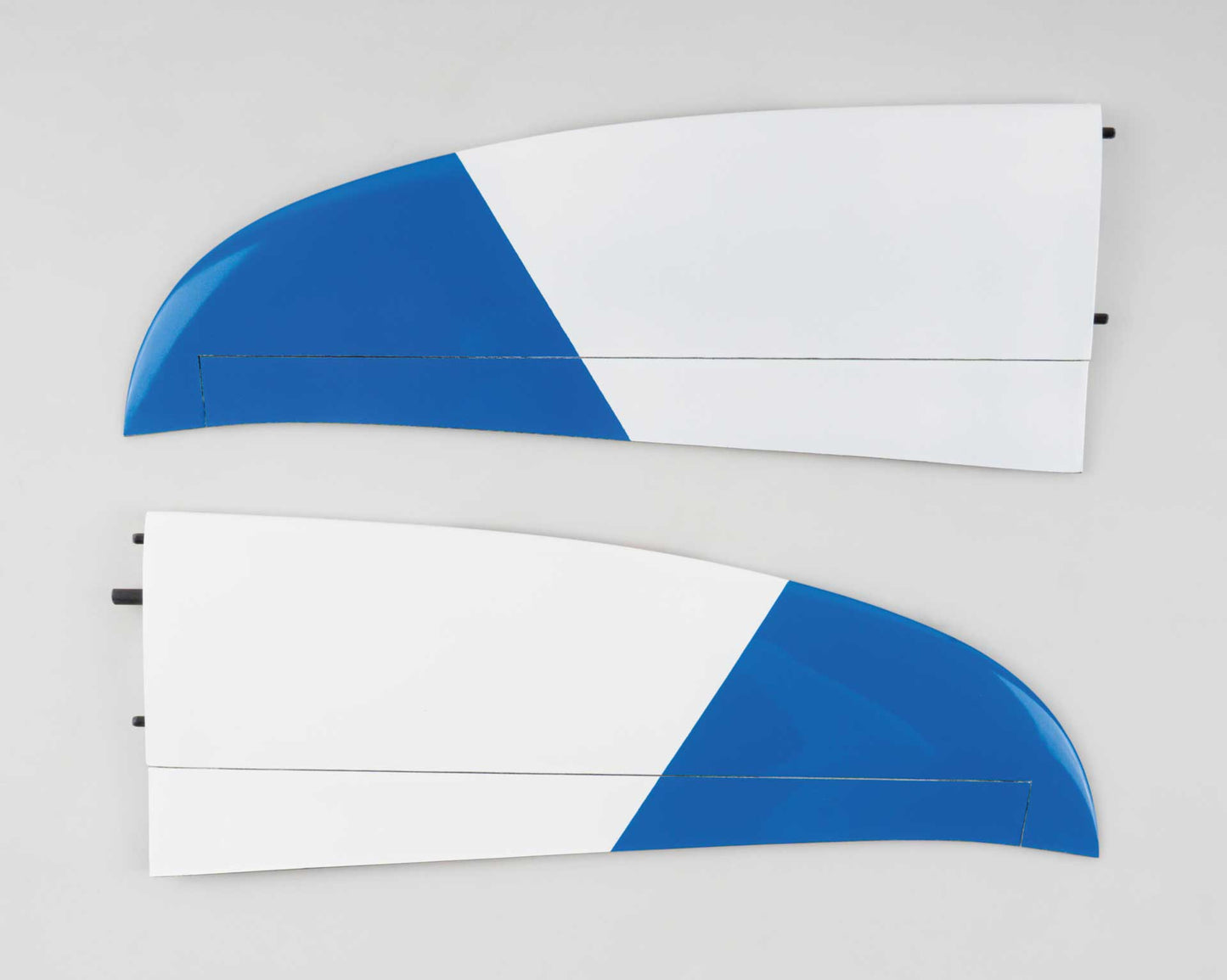 Robbe Modellsport V-Leitwerk Avalanche ARF Voll-CFK Elekrik Version, weiss/blau, Paar