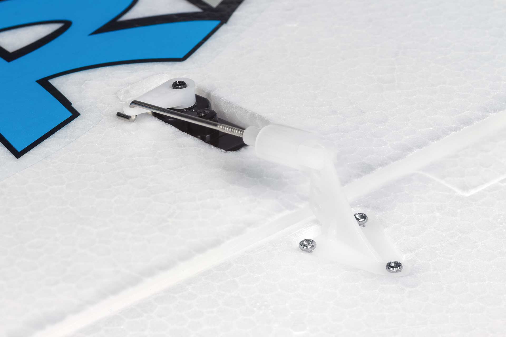 Robbe Modellsport Air Trainer 140 V2 EPO PNP mit Flight Controller (3-Achs Fluglagen-Stabilisierung, Gyro)