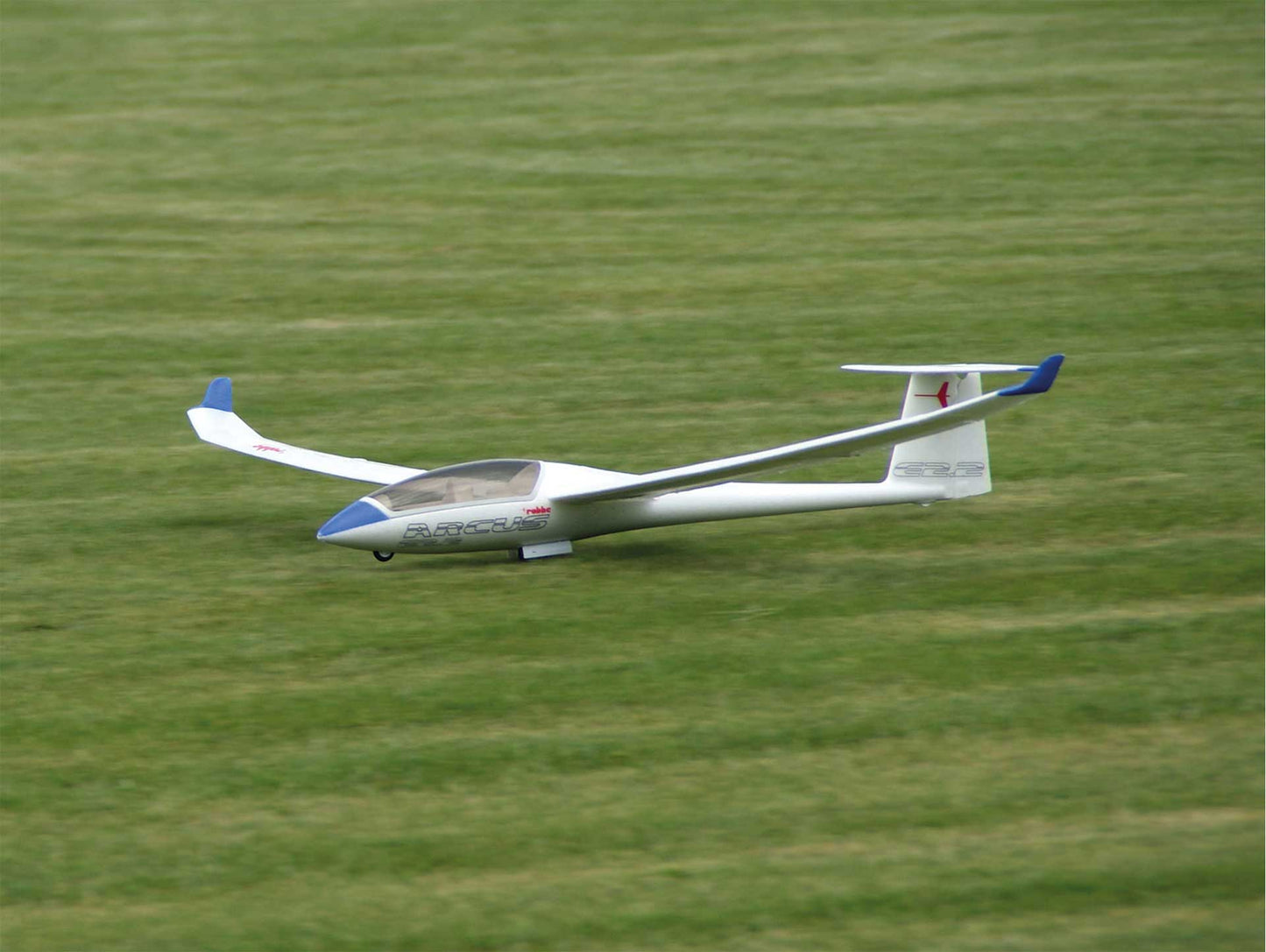 Robbe Modellsport ARCUS E 2.2 ARF(PNP) mit Klapptriebwerk , Einziehfahrwerk und Störklappen