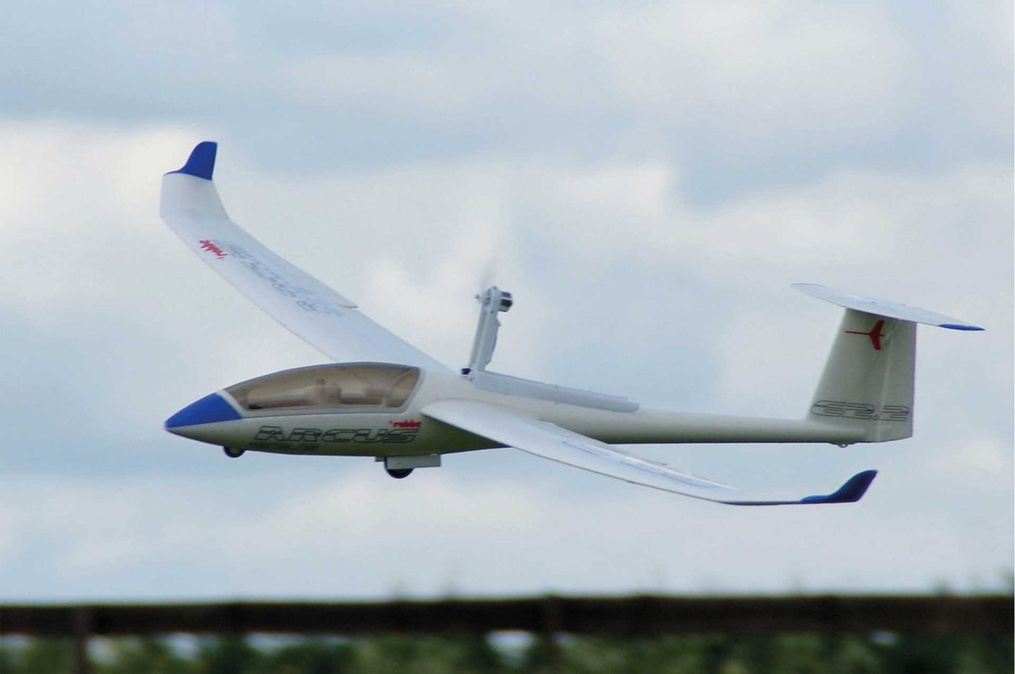 Robbe Modellsport ARCUS E 2.2 ARF(PNP) mit Klapptriebwerk , Einziehfahrwerk und Störklappen