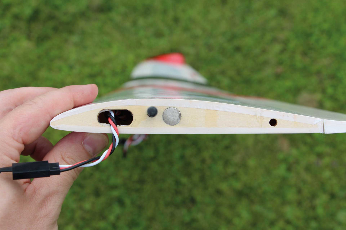 Robbe Modellsport MILAN Laser Cut Holzbausatz "Made in Germany" Hochleistungs-Elektrosegler