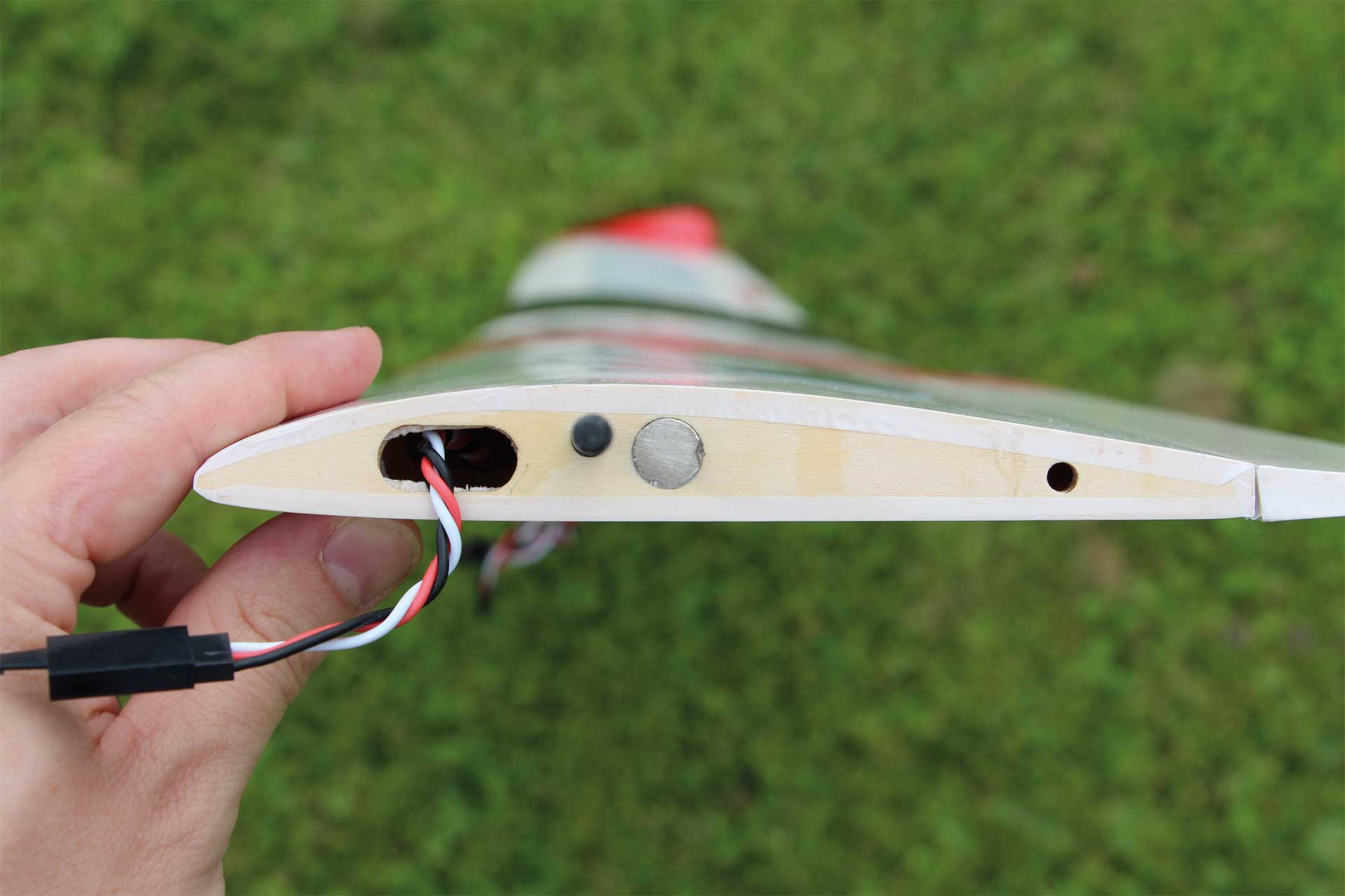 Robbe Modellsport MILAN Laser Cut Holzbausatz "Made in Germany" Hochleistungs-Elektrosegler