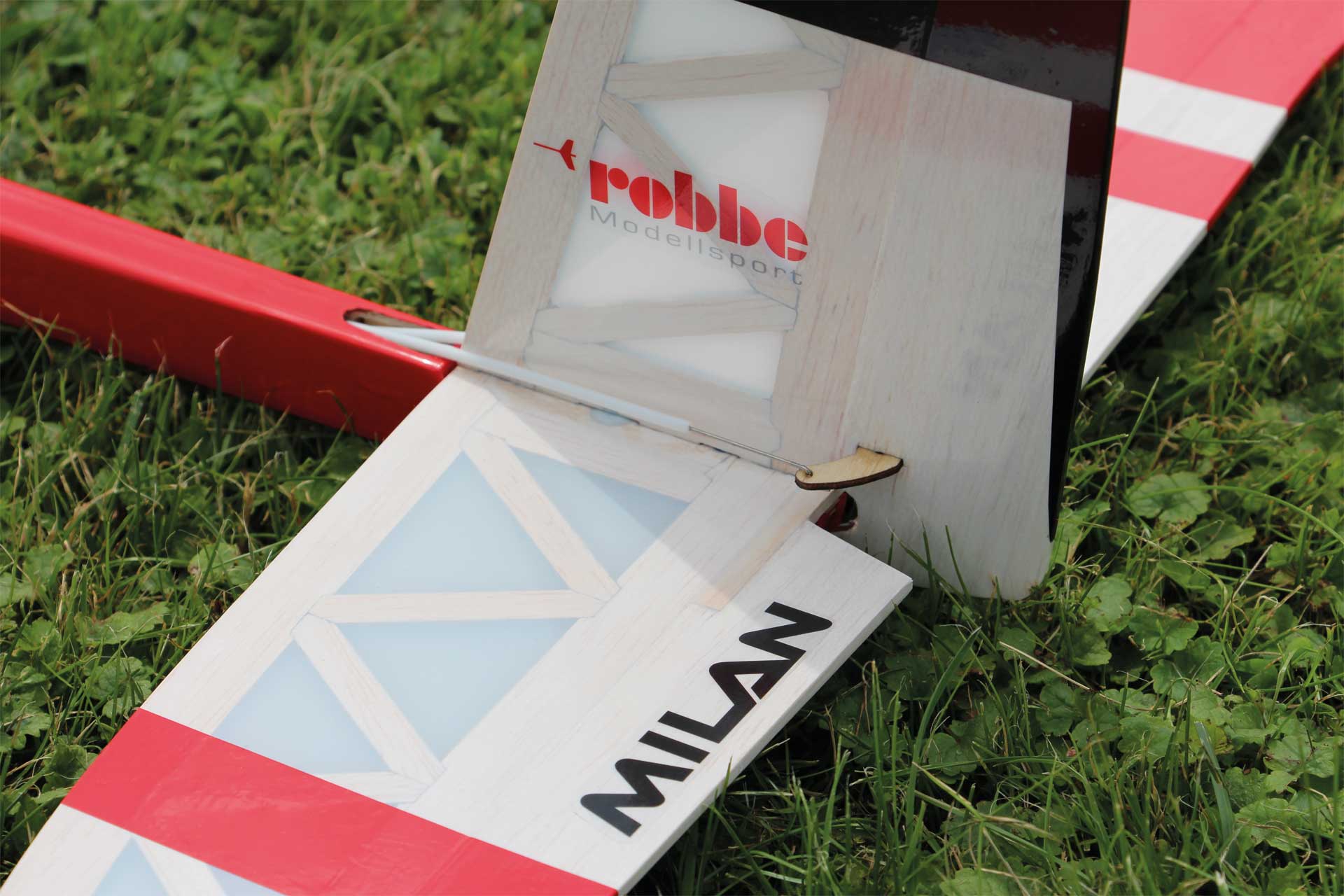 Robbe Modellsport MILAN Laser Cut Holzbausatz "Made in Germany" Hochleistungs-Elektrosegler