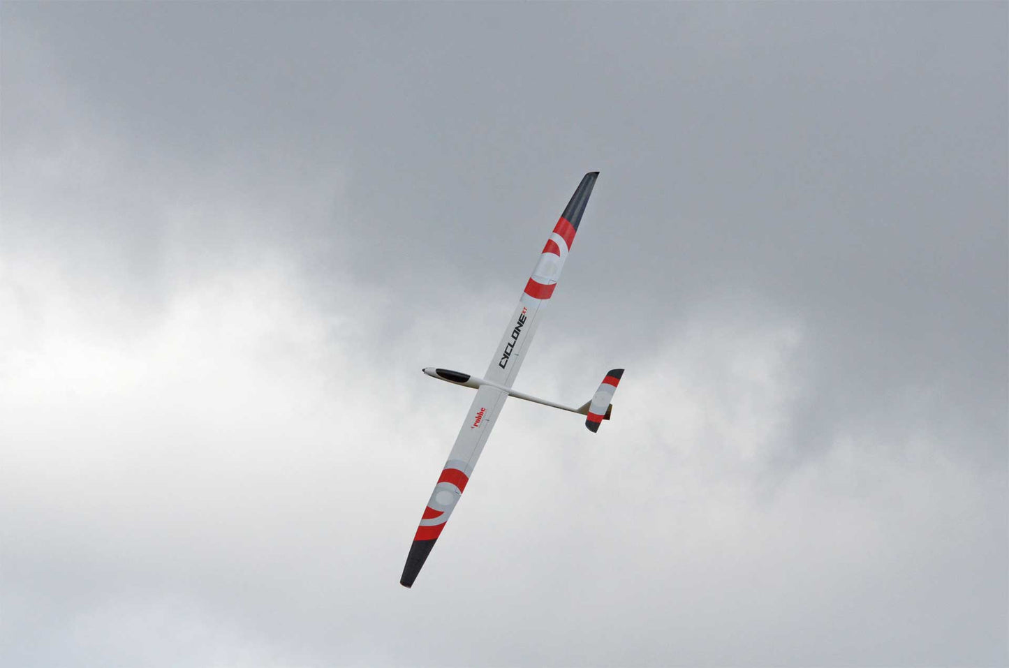 Robbe Modellsport Cyclone XT 6,2M ARF mit GFK Rumpf, 4-tlg Tragflächen mit Abachi-Beplankung