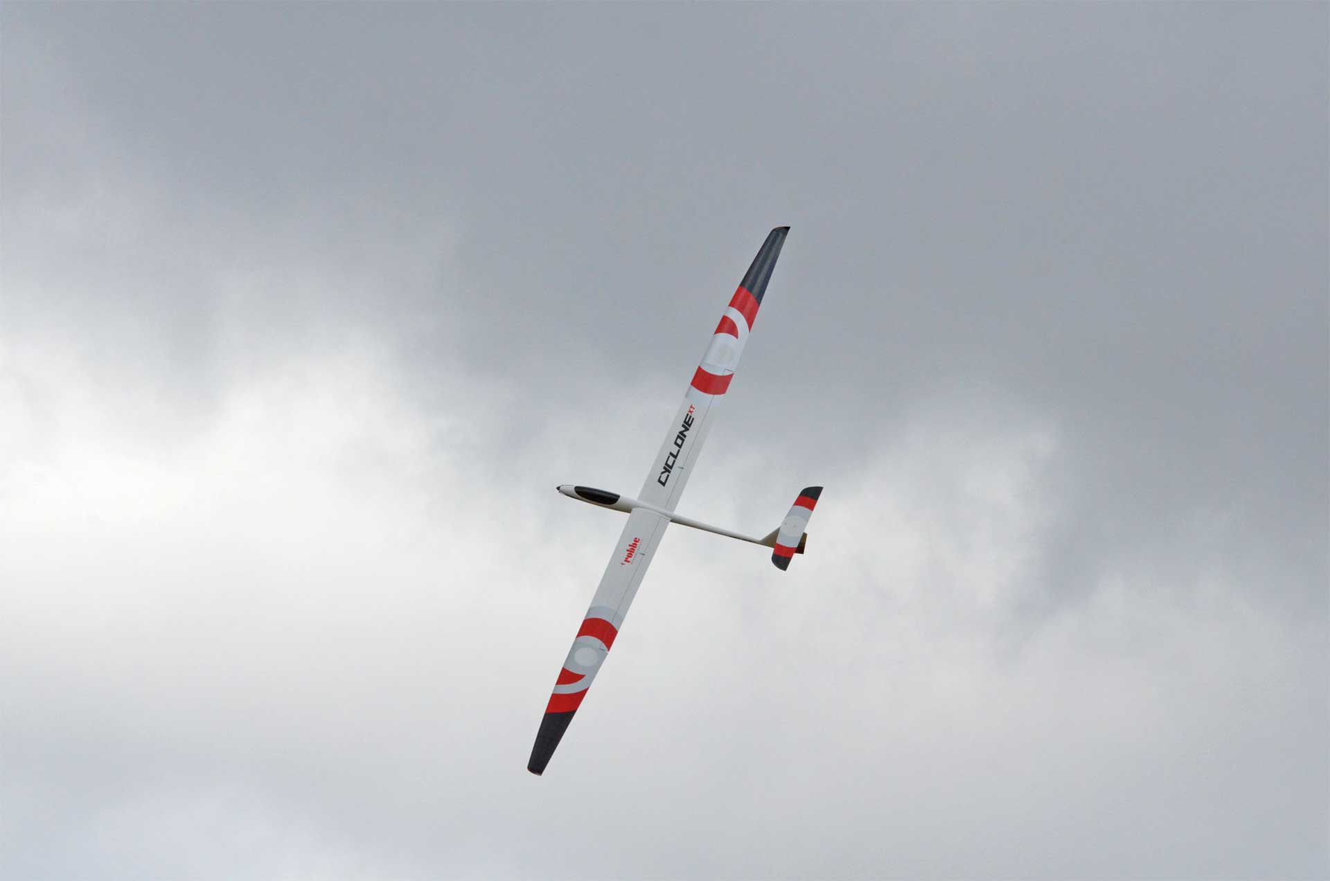 Robbe Modellsport Cyclone XT 6,2M ARF mit GFK Rumpf, 4-tlg Tragflächen mit Abachi-Beplankung