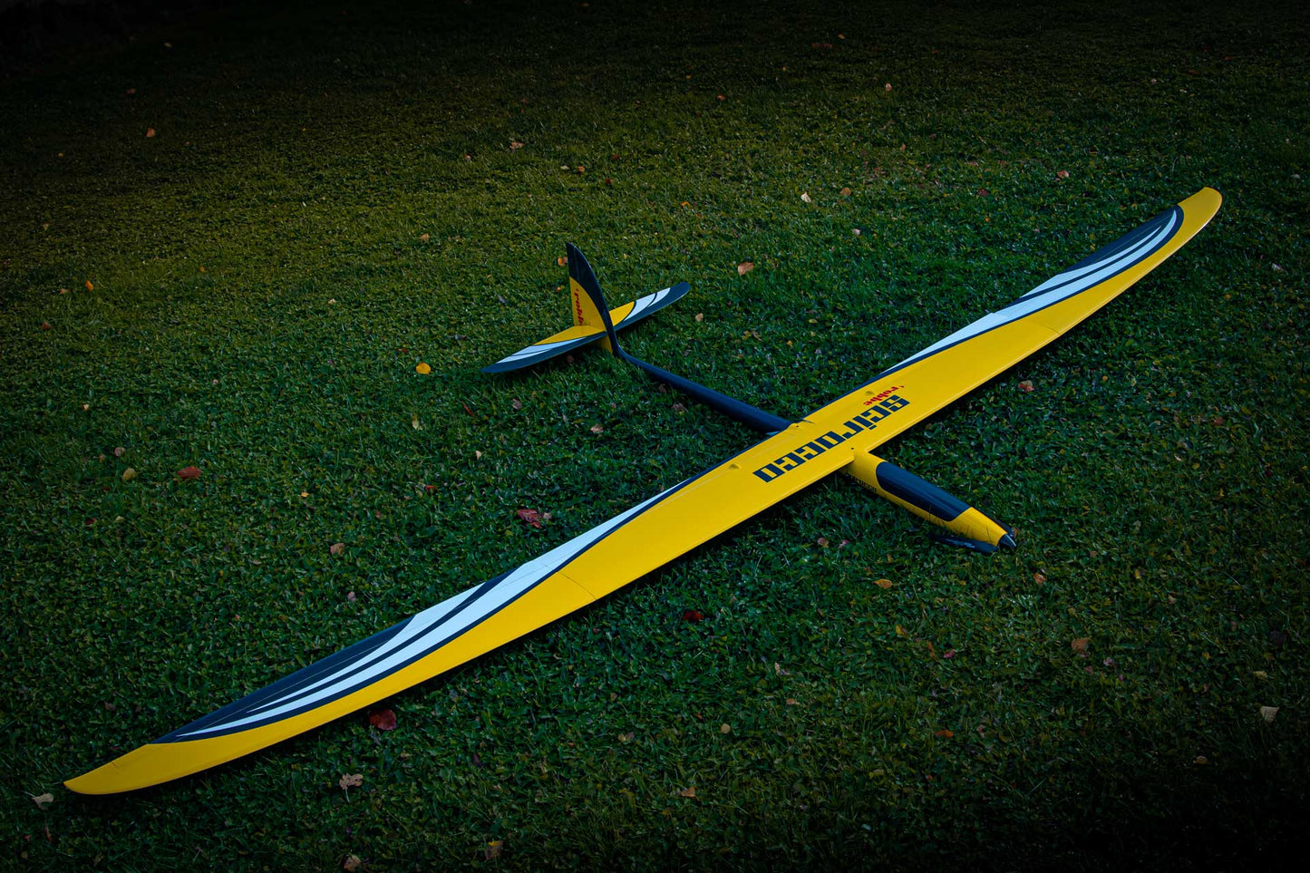 Robbe Modellsport SCIROCCO L 4,0M ARF (Gelb) Voll-GfK HOCHLEISTUNGSSEGLER MIT 4-KLAPPENFLÜGEL
