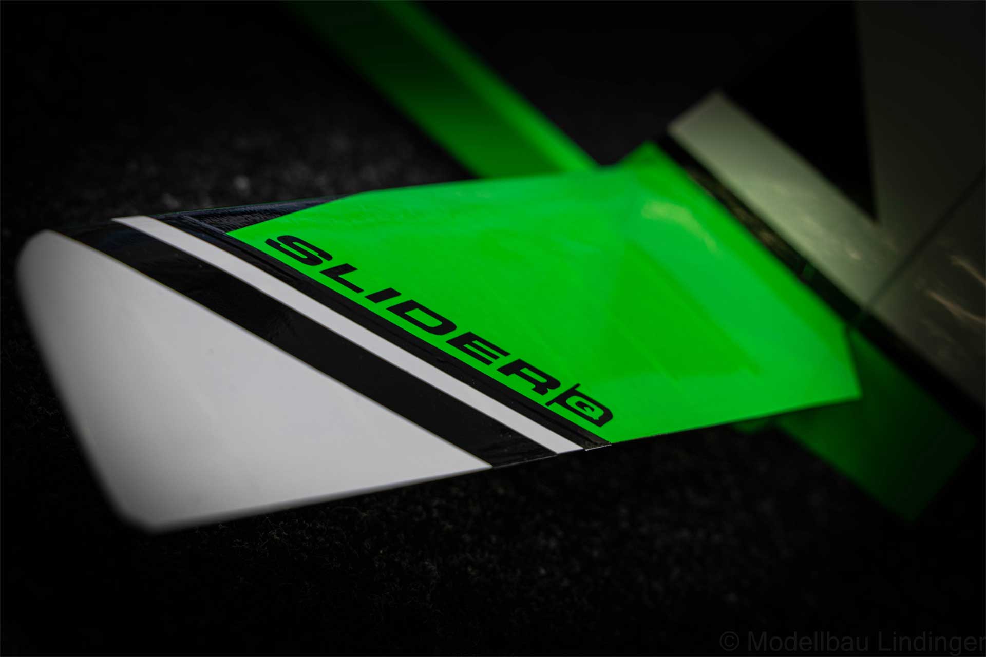 Robbe Modellsport Slider QE High Performance 4-Klappen Elektroflugmodell, Sperrholz/Balsa-Holzbausatz  "made in Austria"