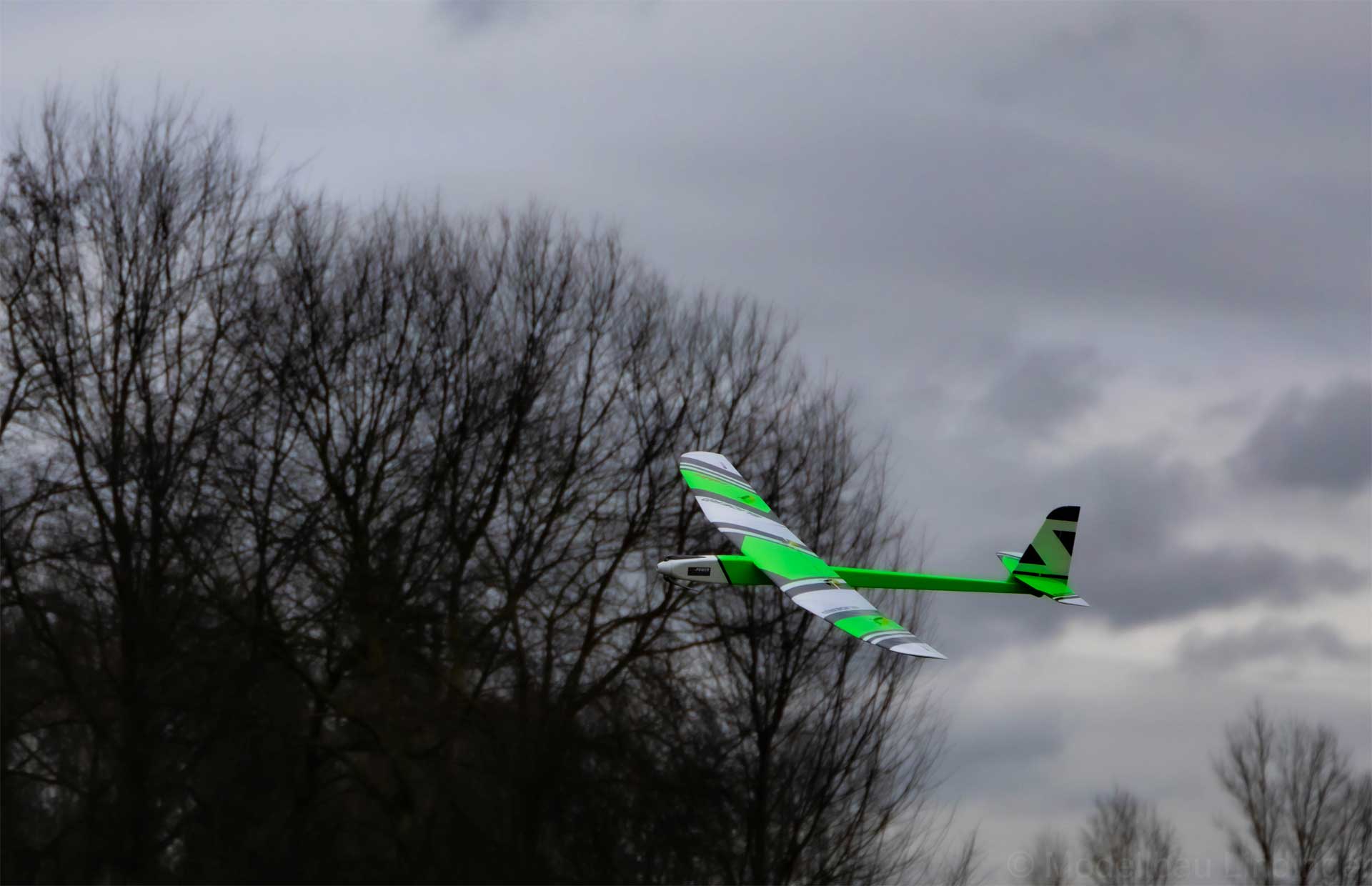 Robbe Modellsport Slider QE High Performance 4-Klappen Elektroflugmodell, Sperrholz/Balsa-Holzbausatz  "made in Austria"