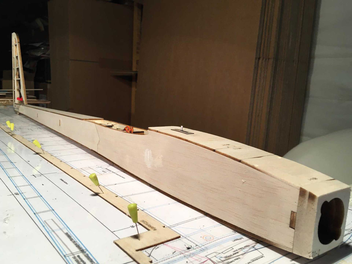 Robbe Modellsport Slider QE High Performance 4-Klappen Elektroflugmodell, Sperrholz/Balsa-Holzbausatz  "made in Austria"