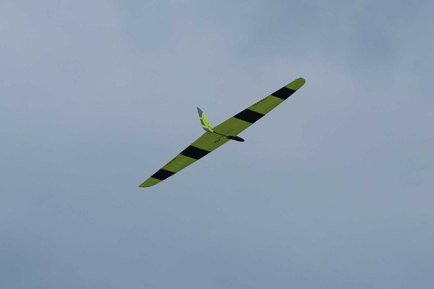 Robbe Modellsport VAYU Nurflügel Modell Holzbausatz in innovativer Sperrholzbauweise Version 2024