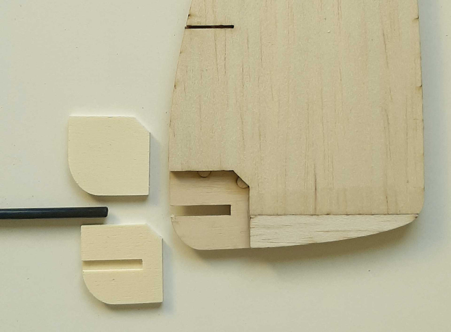 Robbe Modellsport VAYU Nurflügel Modell Holzbausatz in innovativer Sperrholzbauweise Version 2024