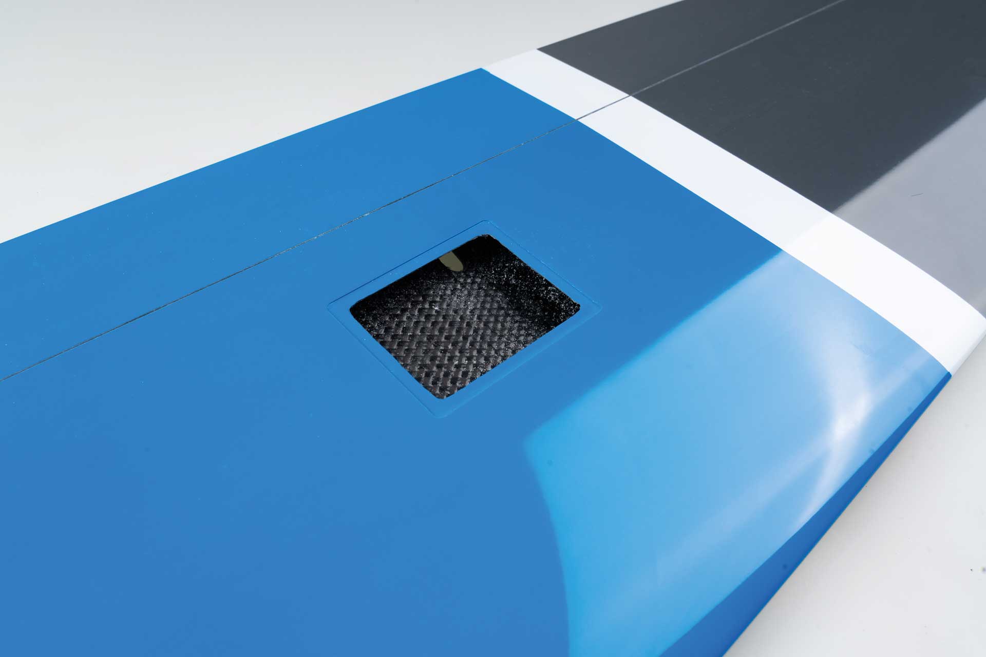 Robbe Modellsport Avalanche ARF Voll-CFK 2,8m Elektro Segler, Voll-Carbon, weiß-blau