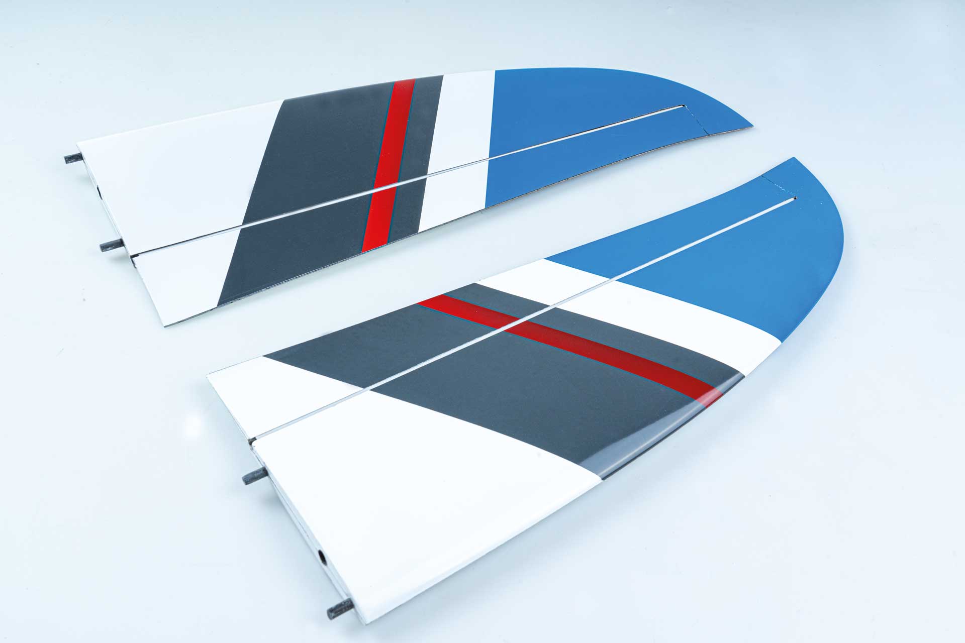 Robbe Modellsport Avalanche ARF Voll-CFK 2,8m Elektro Segler, Voll-Carbon, weiß-blau