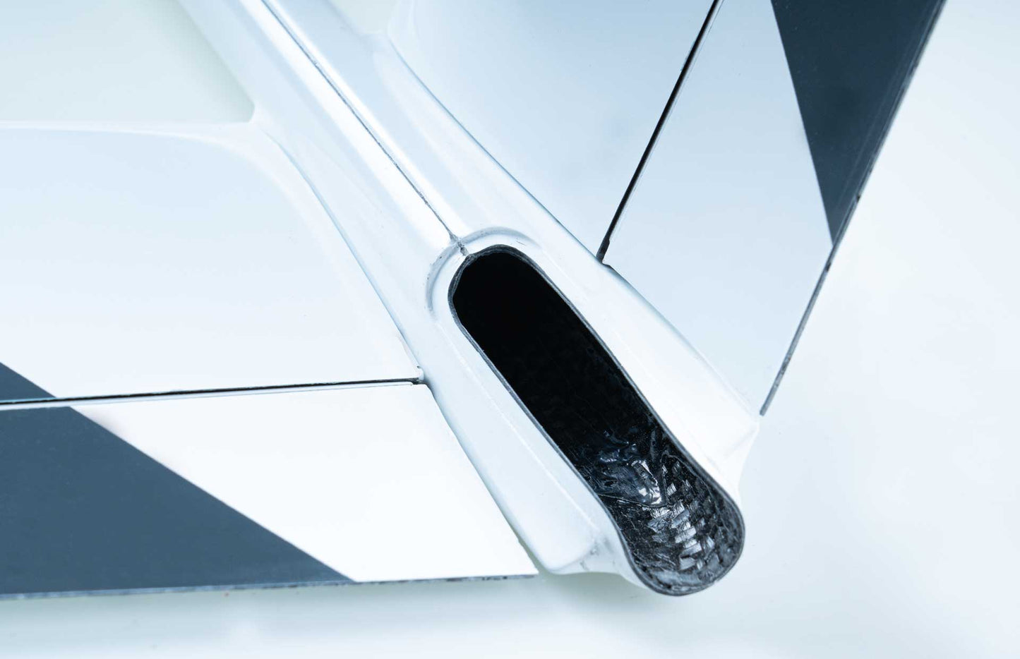 Robbe Modellsport Avalanche ARF Voll-CFK 2,8m Elektro Segler, Voll-Carbon, weiß-blau