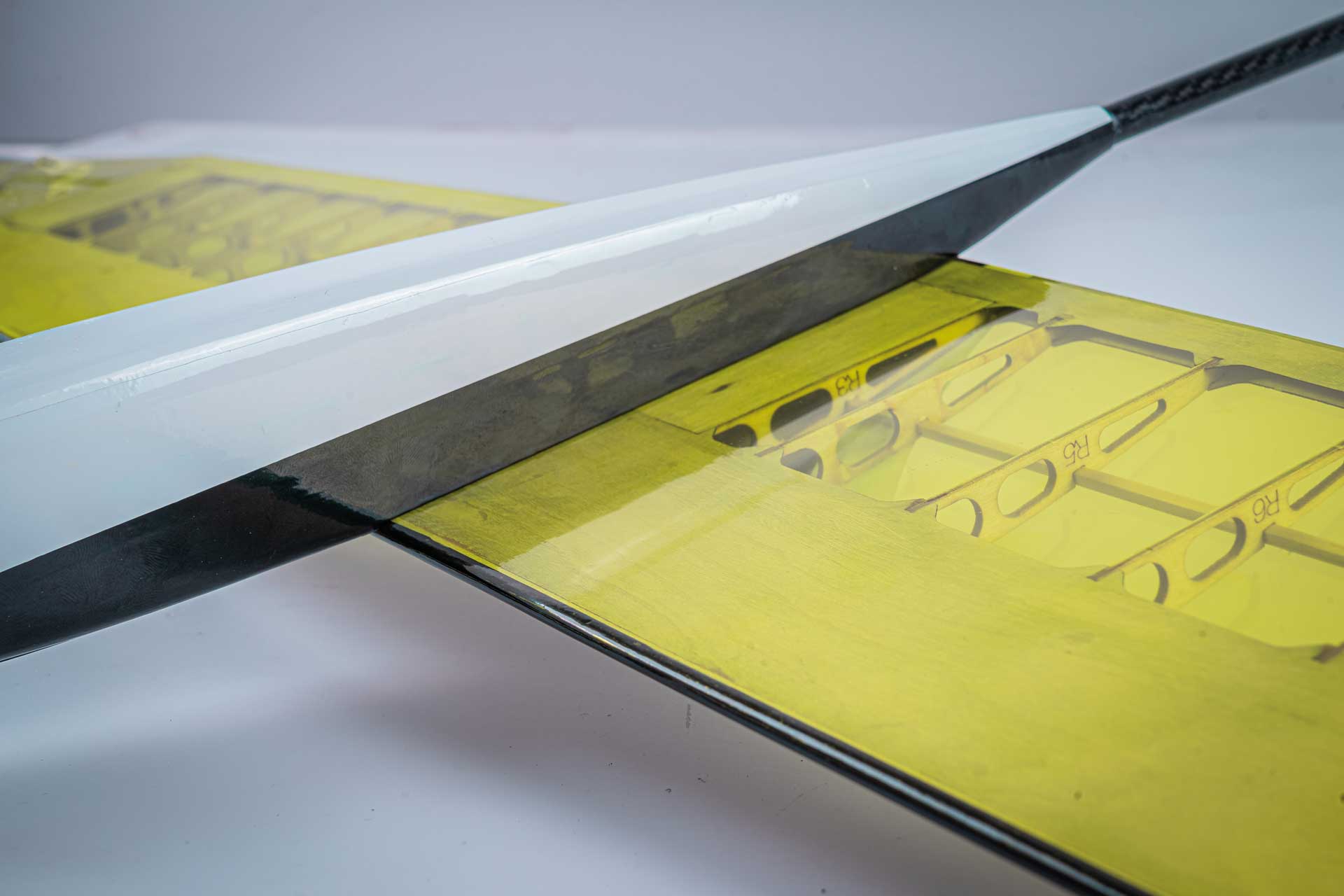 Robbe Modellsport Primo "S" ARF in moderner Sperrholz - Bauweise