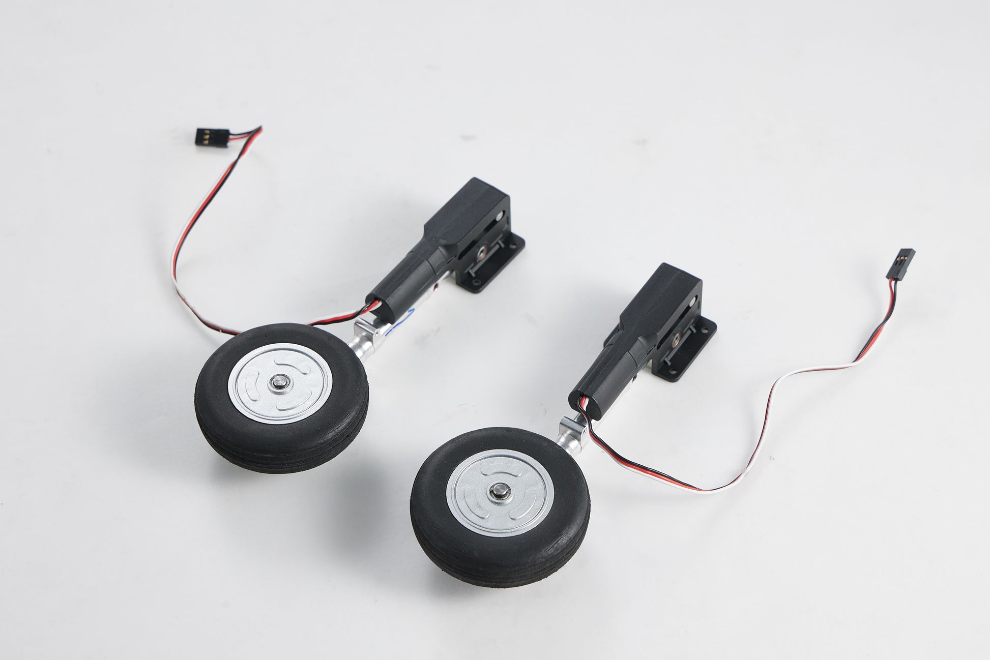 80mm F-86 : Main landing gear system